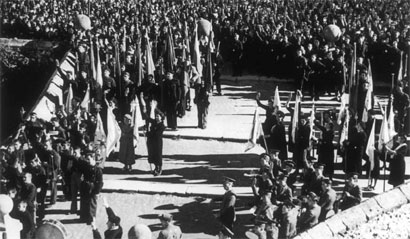 Manifestación de la Falange en Segovia. Foto: Laboratorio fotográfico de la Biblioteca Nacional